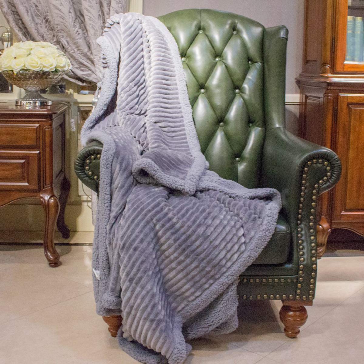 Ghome Luxury Fleece Sherpa Throw Blanket Warm Cozy Wavy Stripes ，Reversible Fuzzy Microfiber All Season Blanket for Bed or Couch 50”X60” in