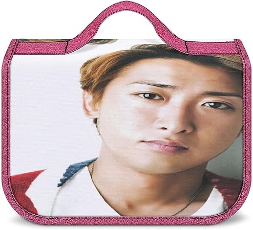 Amazon トイレタリーパッケージ Arashi 嵐 大野智 人気メイクボックス推す化粧ポーチ多機能の出張ハンドバッグ 学生 小物包み 男女兼用化粧袋 洗面用品収納バッグ プレゼント化粧ポーチ 機能的 大容量 コンパクト 出張 海外 旅行グッズ 贈り物 22 18 5 8cm 化粧