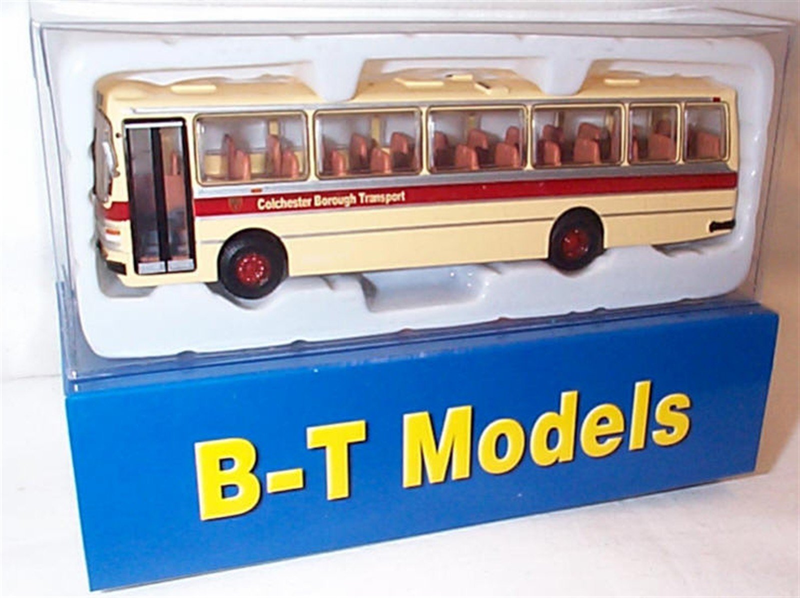 leyland leopard duple dominant II colchester borough council circa 1978 - 1993 coach 1.76 railway scale model