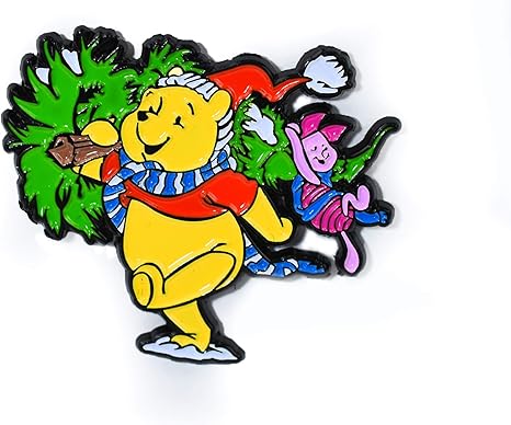 Disegni Di Natale Winnie Pooh.Winnie The Pooh E Pimpi Vacanze Regalo Di Natale Ciondolo Smalto Cappello Pin Risvolto Amazon It Casa E Cucina
