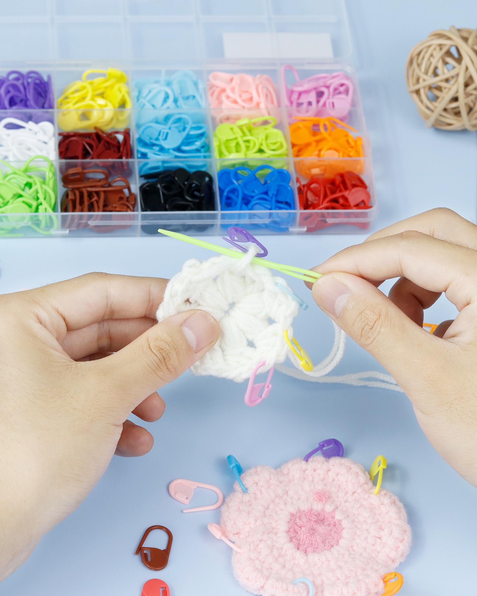 FIVEIZERO 220/900 Pieces Stitch Markers,with 15 Pcs Large Eye Blunt Sewing Needles,Colorful Crochet Stitchs Markers for Knitting Stitch Locking Clips Crochet Pins with Storage Box