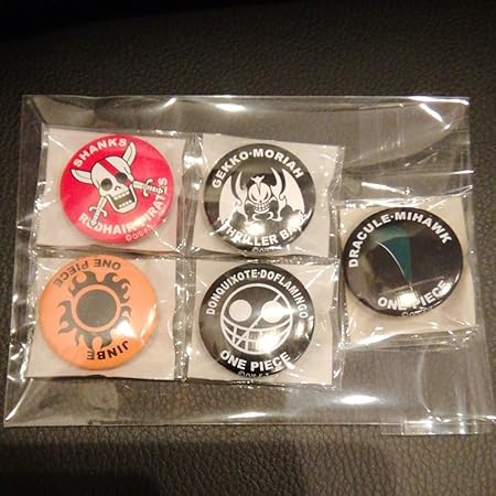 Amazon One Piece ワンピース 缶バッジ 海賊旗 マーク シャンクス ゲッコーモリヤ ドフラミンゴ ミホーク ジンベエ 5種セット おもちゃ おもちゃ