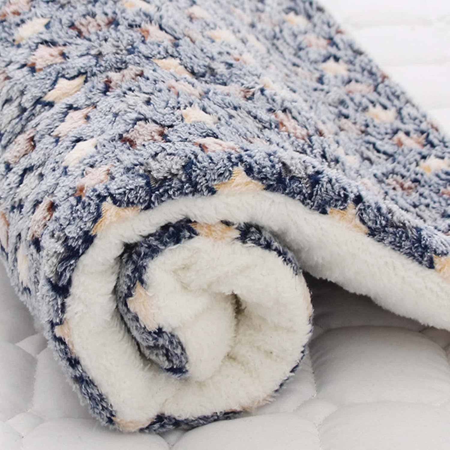 iik Cozy Calming Cat Blanket, Ultra Soft Dog/Cat Bed Mat with Cute Prints, Dog/Cat Blankets for Indoor Cats, Warm Pet Mat in A Variety of Sizes to Fit Most Pets (A,19 x 12in)