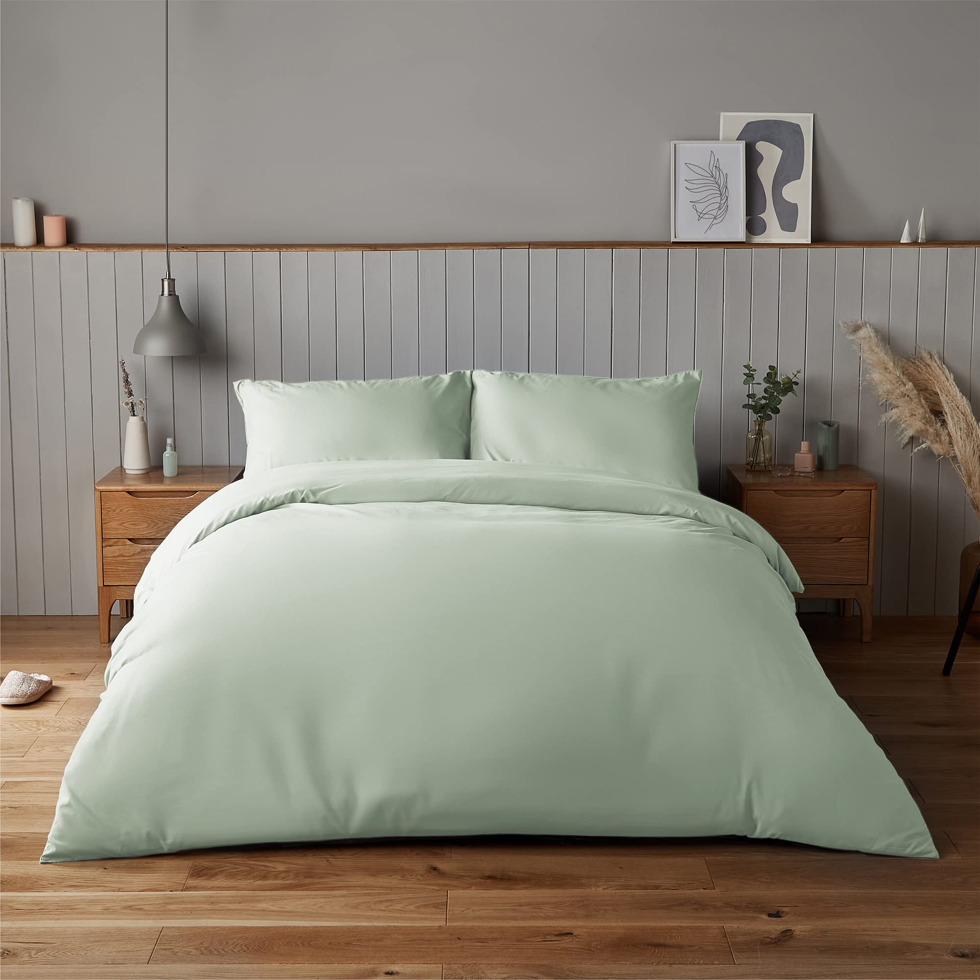 Silentnight Supersoft Duvet Set - Cosy & Comfortable Delicate Touch - Luxurious Easy Care Microfibre with Button Fastening - Stylish & Modern Duvet Quilt Cover + Pillowcase Bed Set, King, Sage Green