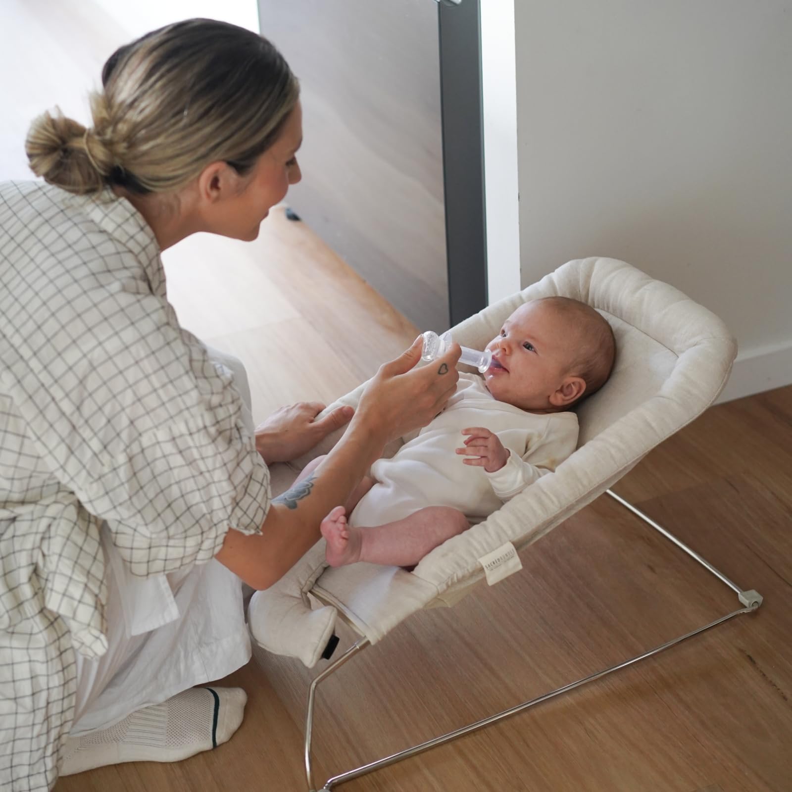 haakaa Baby Medicine Dispenser,Syringe for Liquid,Unique Silicone Ball Design, Dual-Angled Ports,One-Handed Operation,0 Months+
