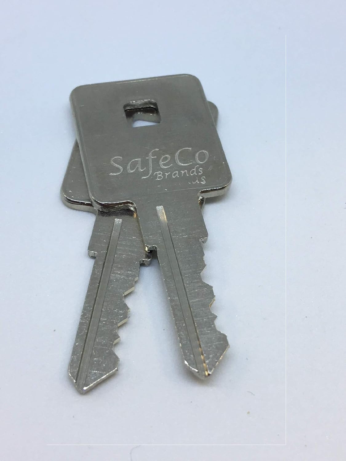 Amazon Com Trimark Keys For Tonneau Truck Covers Rv Motorhome Tr1001 Tr1050 2 Keys Safeco Brands Tr1032 Office Products