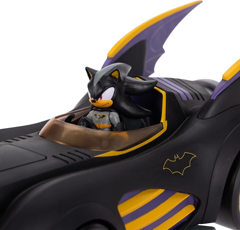 DC x Sonic – Shadow como Batman con Batimóvil con Funciones 6 cm, Set de Figura de acción, Licencia Oficial Jakks Pacific, Vehículo Interactivo con proyectil lanzable y turbina giratoria