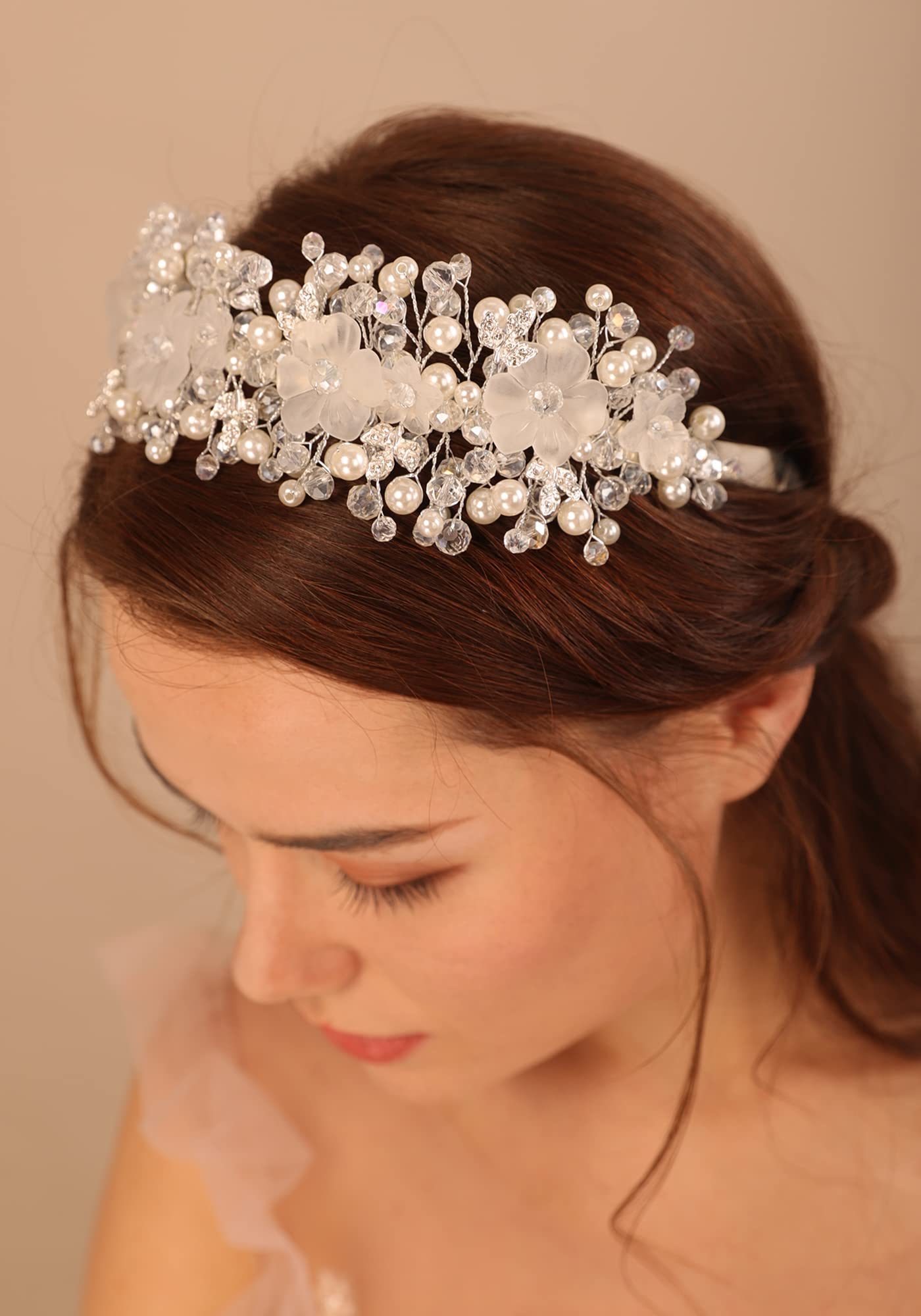 Kercisbeauty Clear Flower Silver Hair Tiara for Women Girls Wedding Bridal Pearl Hair Crown Princess Banquet Accessories