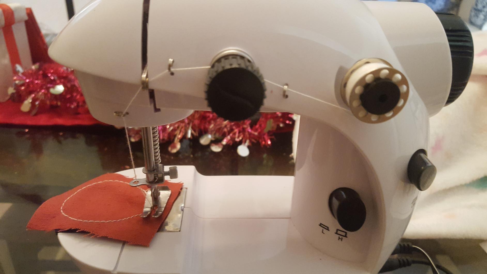 8/mo Finance Sunbeam Mini Portable Sewing Machine AC Adapter Foot