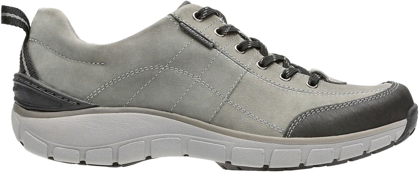 clarks wave trek black