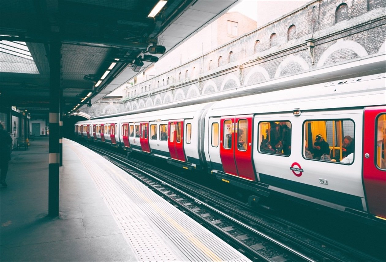 セール 登場から人気沸騰 B07fnqnwx1 壁紙 ビニール スタジオ小道具 写真 旅行 旅行 旅行 旅行 通路 地下鉄 駅 列車 バックドロップ 写真 プラットフォーム 電車 モダン 背景 8x6フィート Csfoto バックペーパー背景布 Www Amro Asia Org