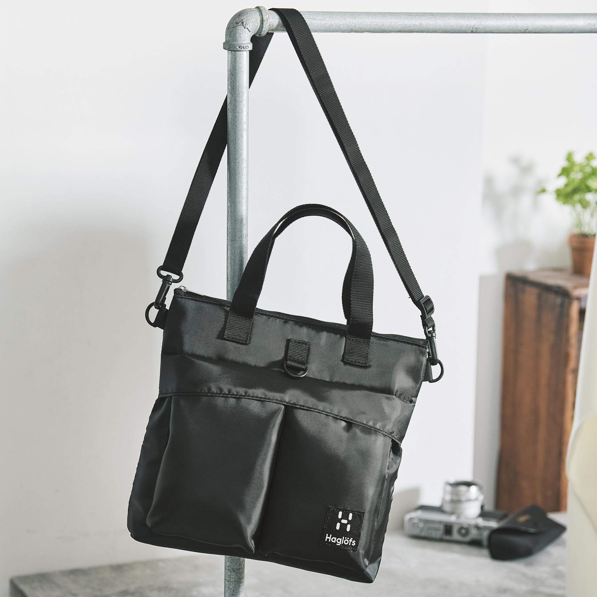 MonoMax(モノマックス)2021年4月号：3/9発売【雑誌付録】ホグロフス 3WAYミニヘルメットバッグ