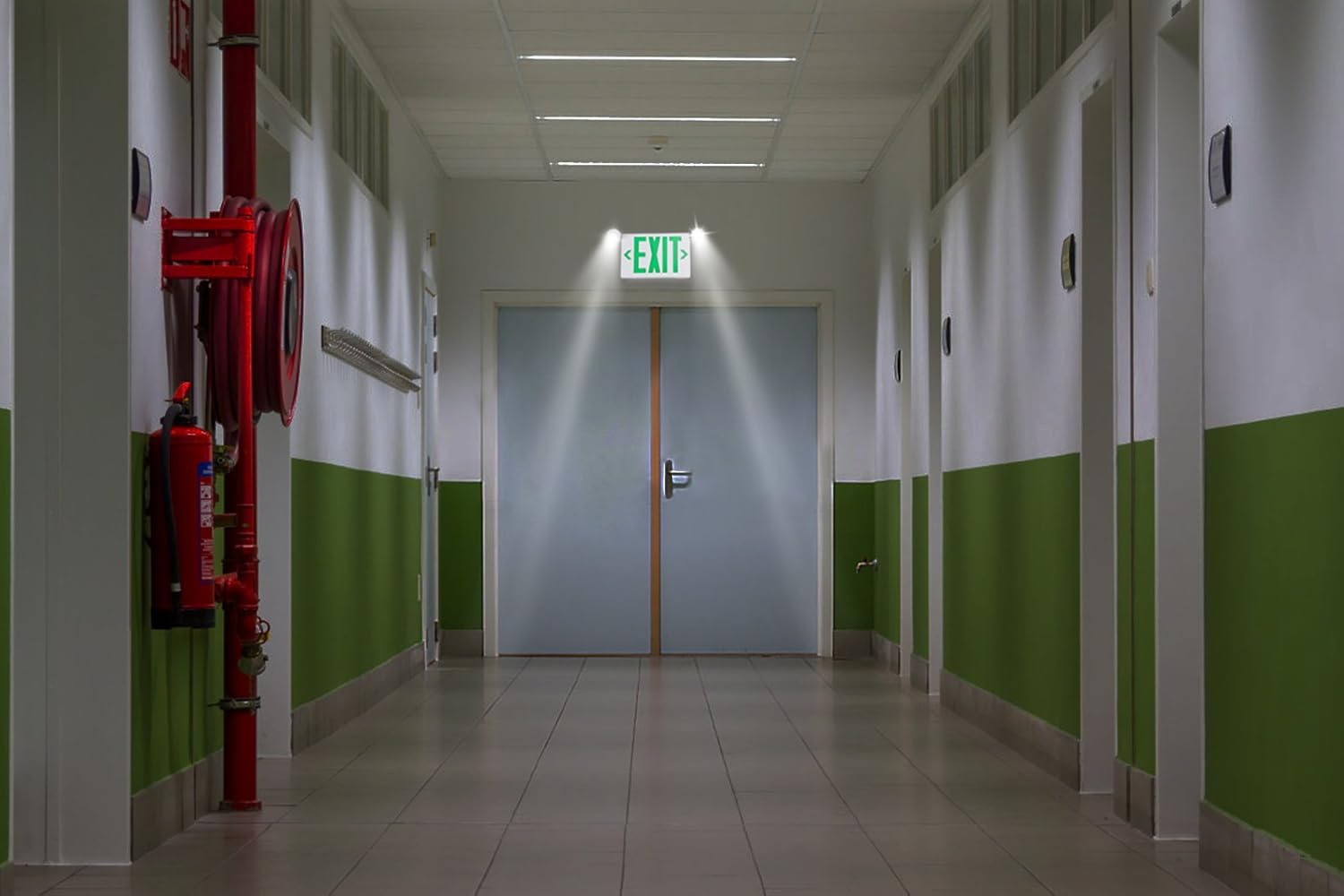 Люминесцентный план эвакуации. Стены путей эвакуации. Гипсокартон на путях эвакуации. Стены путей эвакуации. Фотолюминесцентная разметка путей эвакуации.