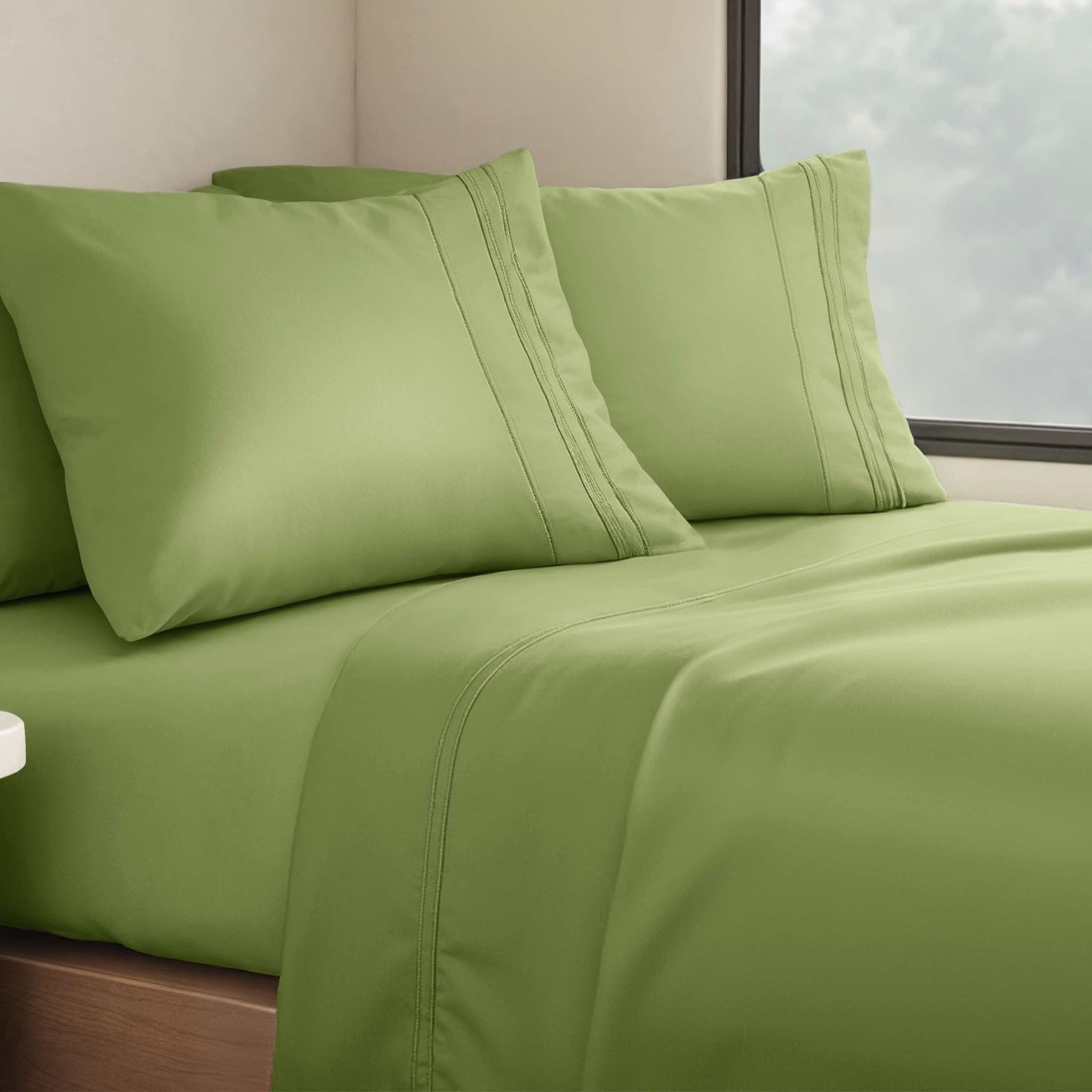 Clara Clark Bed Sheets, Premier 1800 Series 4 Piece RV Queen Sheet Set, Luxury Soft Sheets for RV Bunks, Short Queen - Calla Green Image