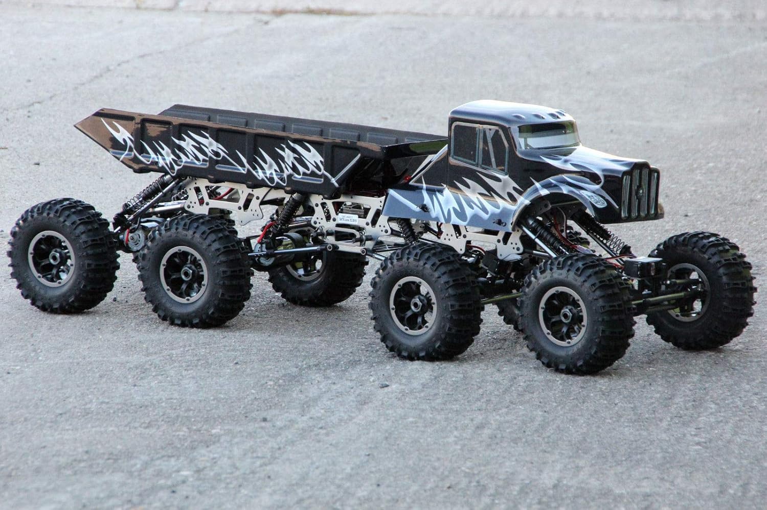 8x8 crawler