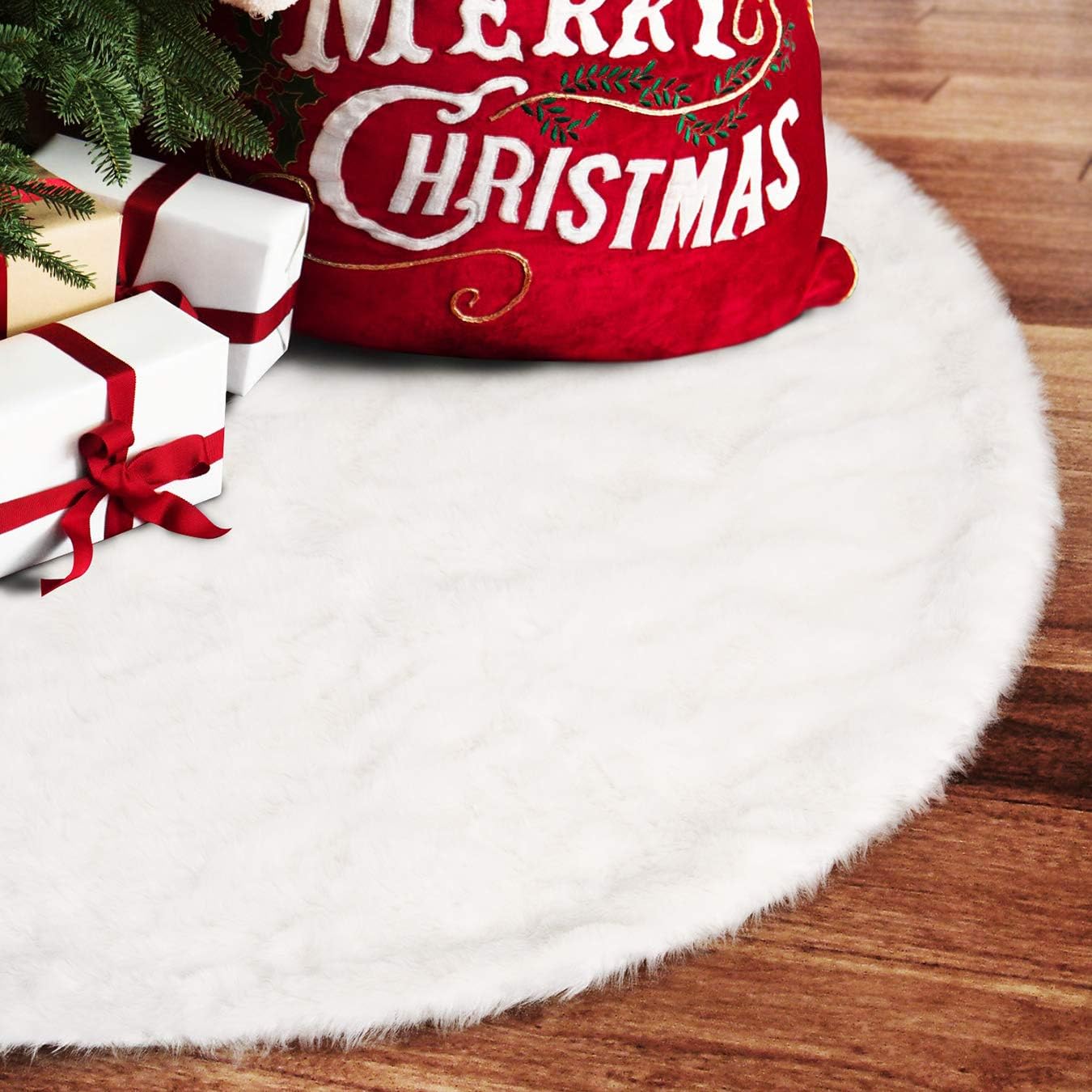 EDLDECCO 48 inch Snowy White Faux Fur Christmas Tree Skirt Luxury Soft Double Layers a Fine Decorative Handicraft for Holiday Party Pet Favors