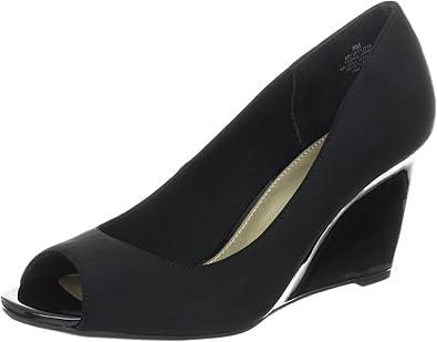 bandolino wedge pump