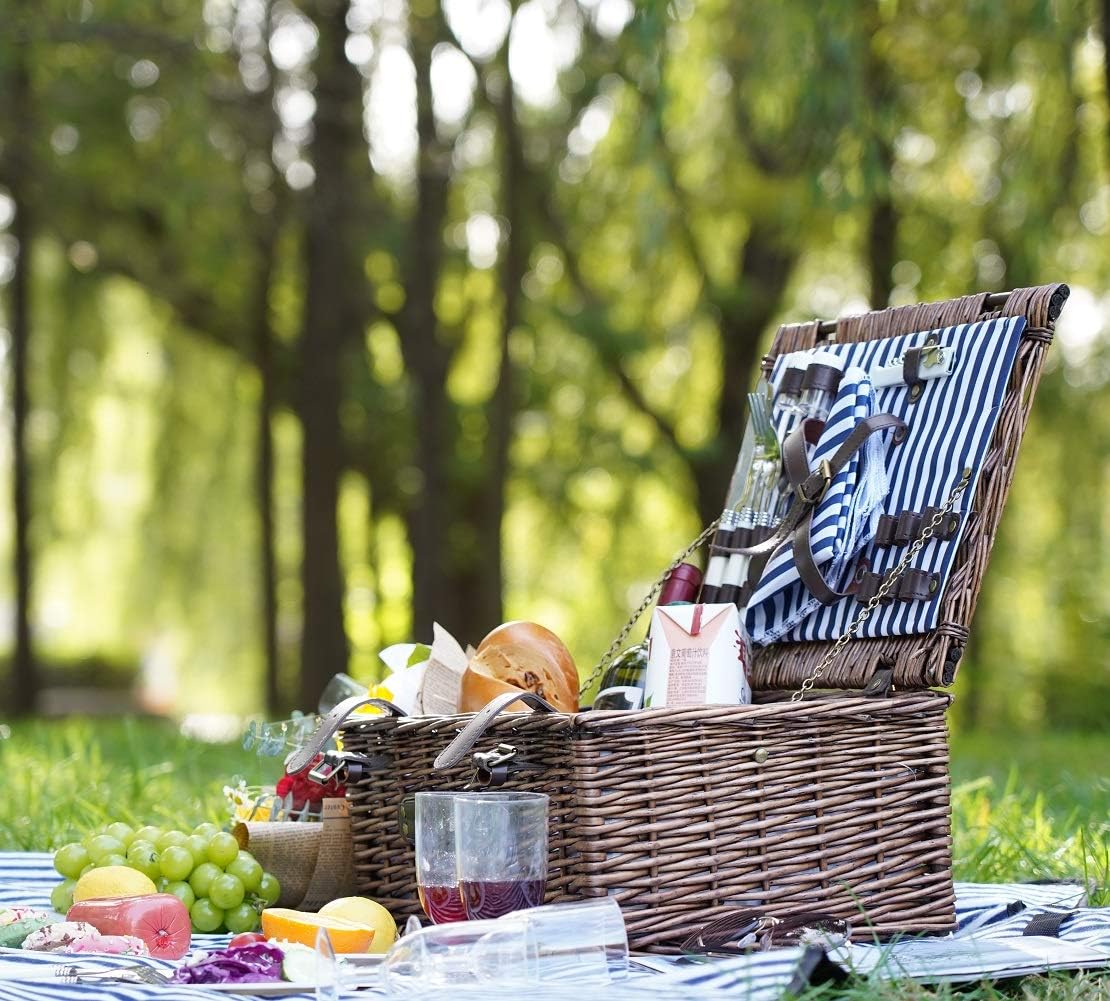 INNO STAGE Wicker Picnic Basket for 4, Picnic Set for 4,Willow Hamper Service Gift Set for Camping and Outdoor Party Best Gifts: Home & Kitchen