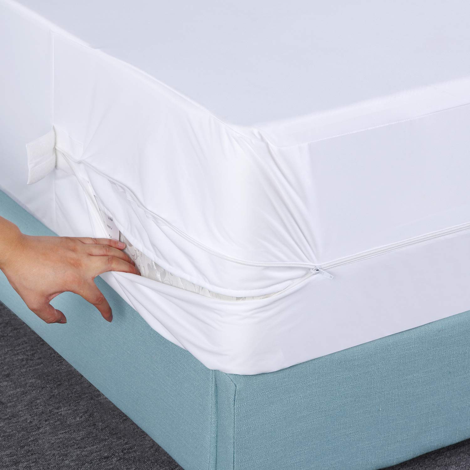 Utopia Bedding Premium Zippered Waterproof Mattress Protector Zipper