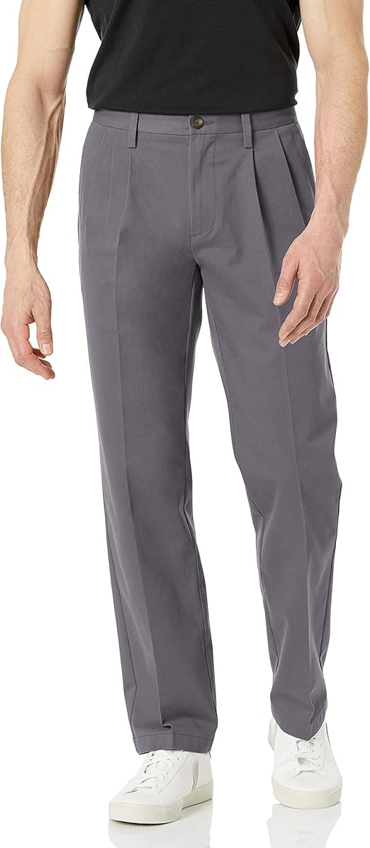 Amazon Essentials Men's Classicfit WrinkleResistant Pleated Chino