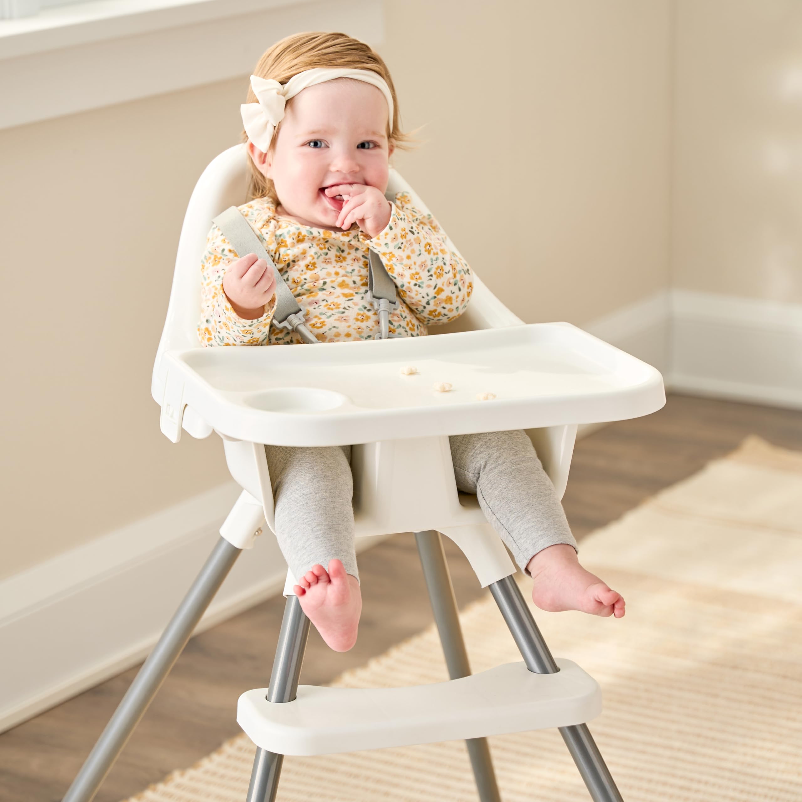 Photo 1 of ***I don't know if it's missing pieces**  High Chair for Babies and Toddlers, Easy to Clean, Sturdy Award Winning Brand, Removable Oversized Tray with Cup Holder, Five Point Harness, White