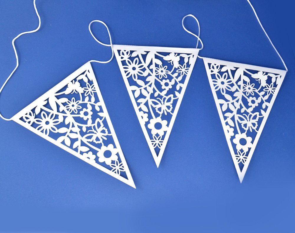 CLUB GREEN LACE BUNTING WHITE 8M (20 FLAGS 17X23CM), Card, 32 x 23 x 3 cm