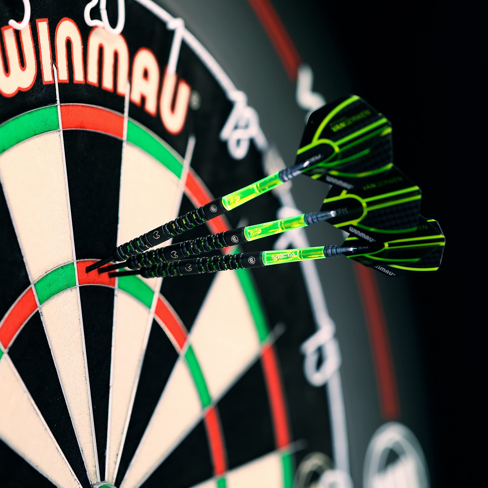 Alette Per Freccette WINMAU Michael Van Gerwen Prism Alpha - 10 Set (30 Alette) Extra Spesse 100 Micron, Nere E Verdi, Per Prestazioni Di Volo Ottimali