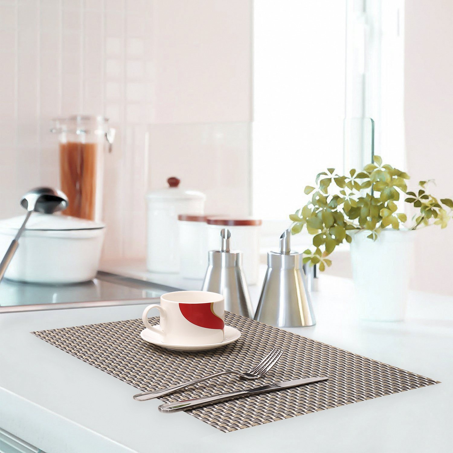 Set of 4 Placemats, Fashion European Style PVC Woven Vinyl Placemat Non-slip Insulation Placemat Washable Table Mats (Gold + Black white)