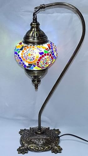 lampara turca sobre mesa 41 cm x 13 cm de diametro