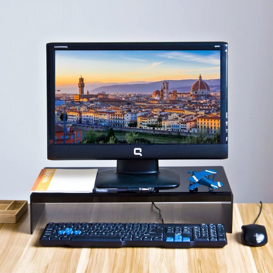 Телевизор компьютер. Интерьер геймерской комнаты. Монитор для компьютера. Компьютерная комната. Рабочий стол на два монитора.