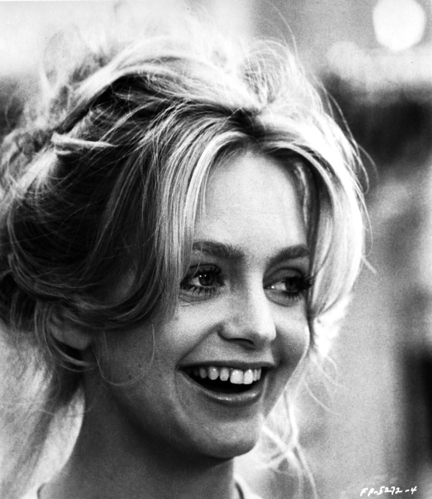 Amazon Com Goldie Hawn Smiling Close Up Portrait Black And White Photo Print 24 X 30 Posters Prints
