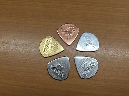 Amazon ピック 初めての金属ピック選びにご不安な方へ メタルピック5枚セット ジャズシェイプ ギターピック 楽器 音響機器