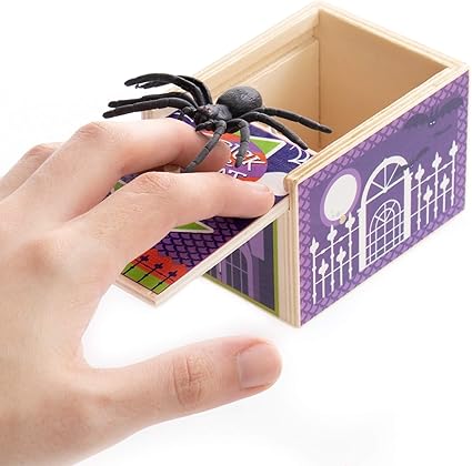 Amazon.com: Caja de bromas de araña de Halloween, regalo de sorpresa de miedo, juguete de goma falsa para saltar, broma práctica realista, regalo clásico para amigos y familia, regalo divertido hecho a