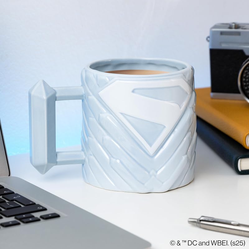 DC Comics Superman Fortress of Solitude Taza de cerámica de 650 ml con licencia oficial, tamaño grande para té, chocolate caliente y más, regalo para fans de los superhéroes