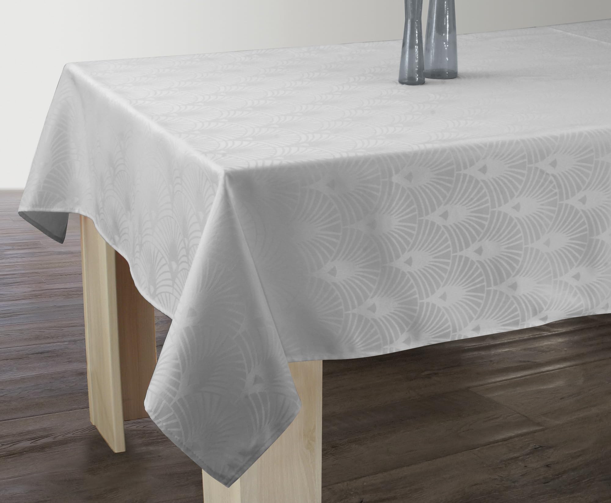 Le linge de Jules Stain-Resistant Damask Tablecloth 150 x 150 cm Pearl Grey