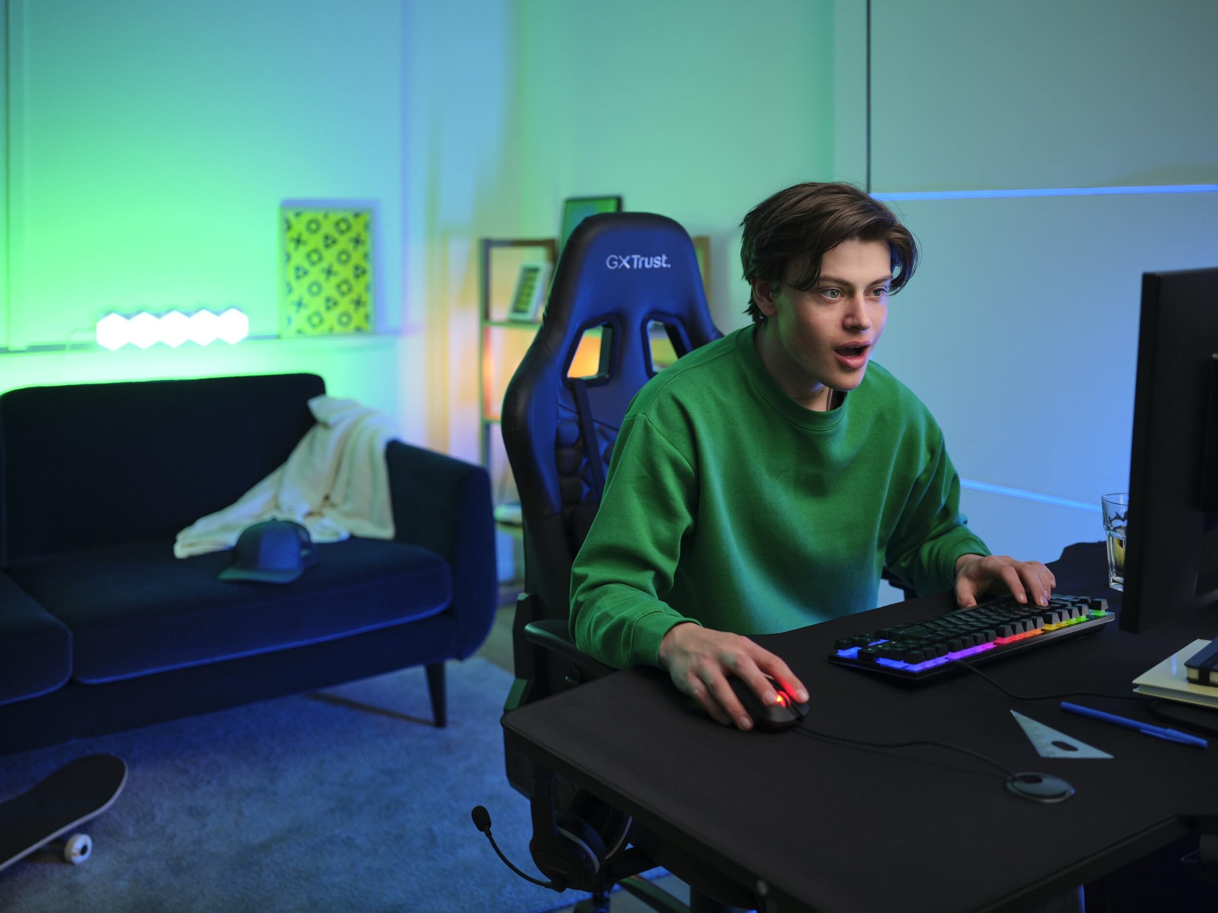 Trust Gaming Tastatur mit TKL-Design GXT 833 Thado - Beleuchtete Tastatur mit Deutsches QWERTZ Layout, Anti-Ghosting, Mehrfarbige LED-Beleuchtung, 12 Media-Tasten, USB Plug & Play, PC/Laptop 6