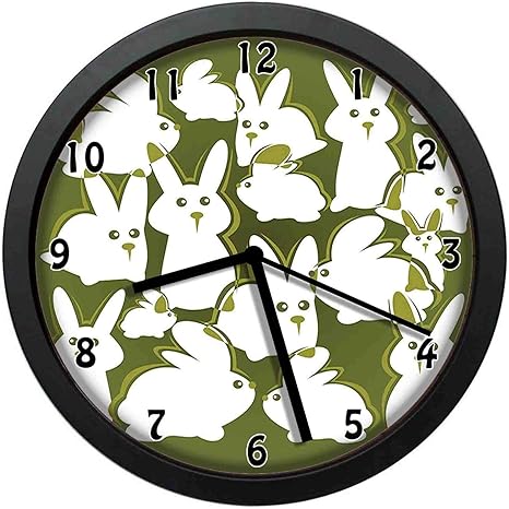 Amazon Co Jp 緑の背景に面白い漫画白いウサギイースター動物イラストギフトやオフィスの家の直径25 Cmユニークな装飾的な時計の壁の装飾 Home Kitchen
