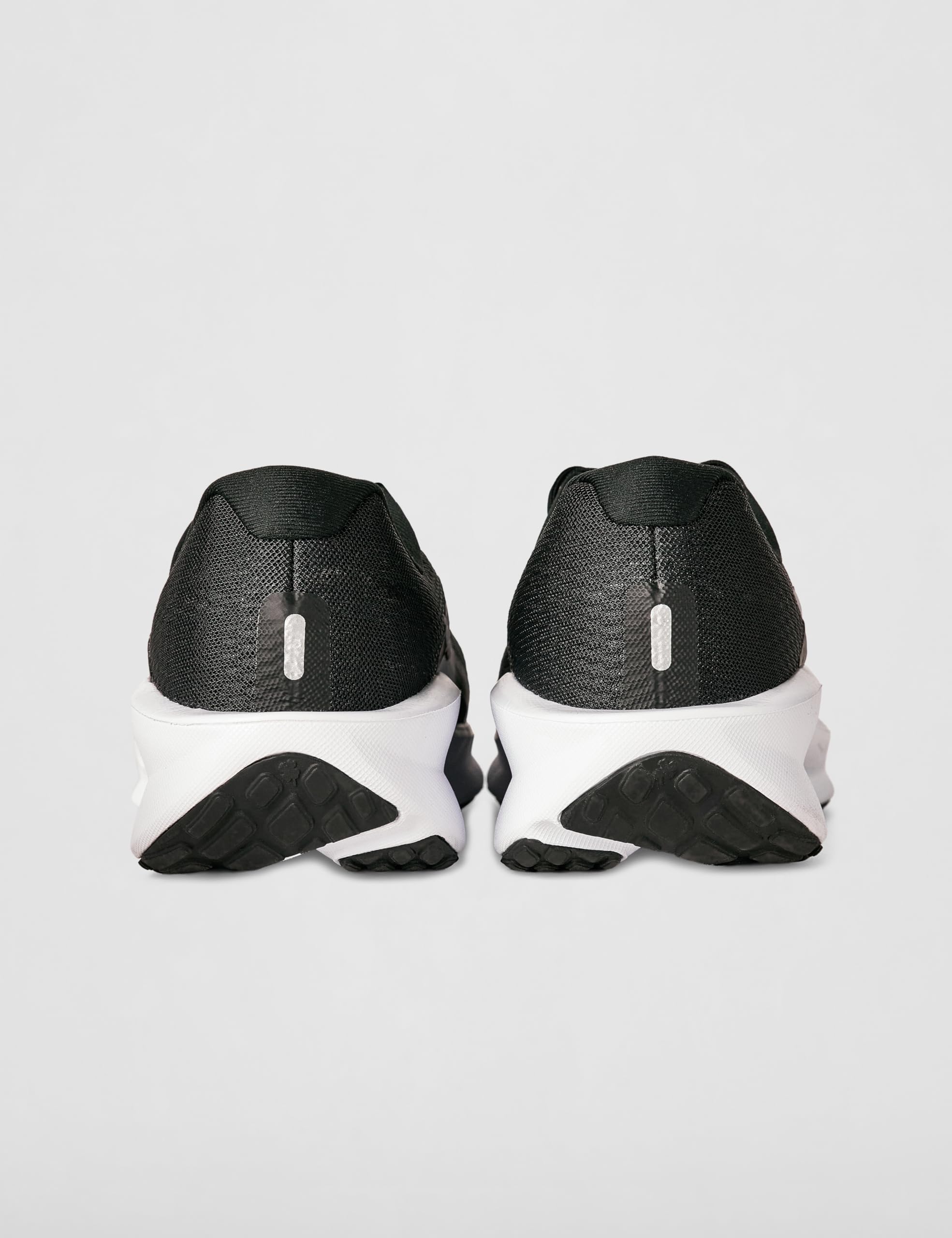 NIKE Men's Downshifter 13 Sneaker