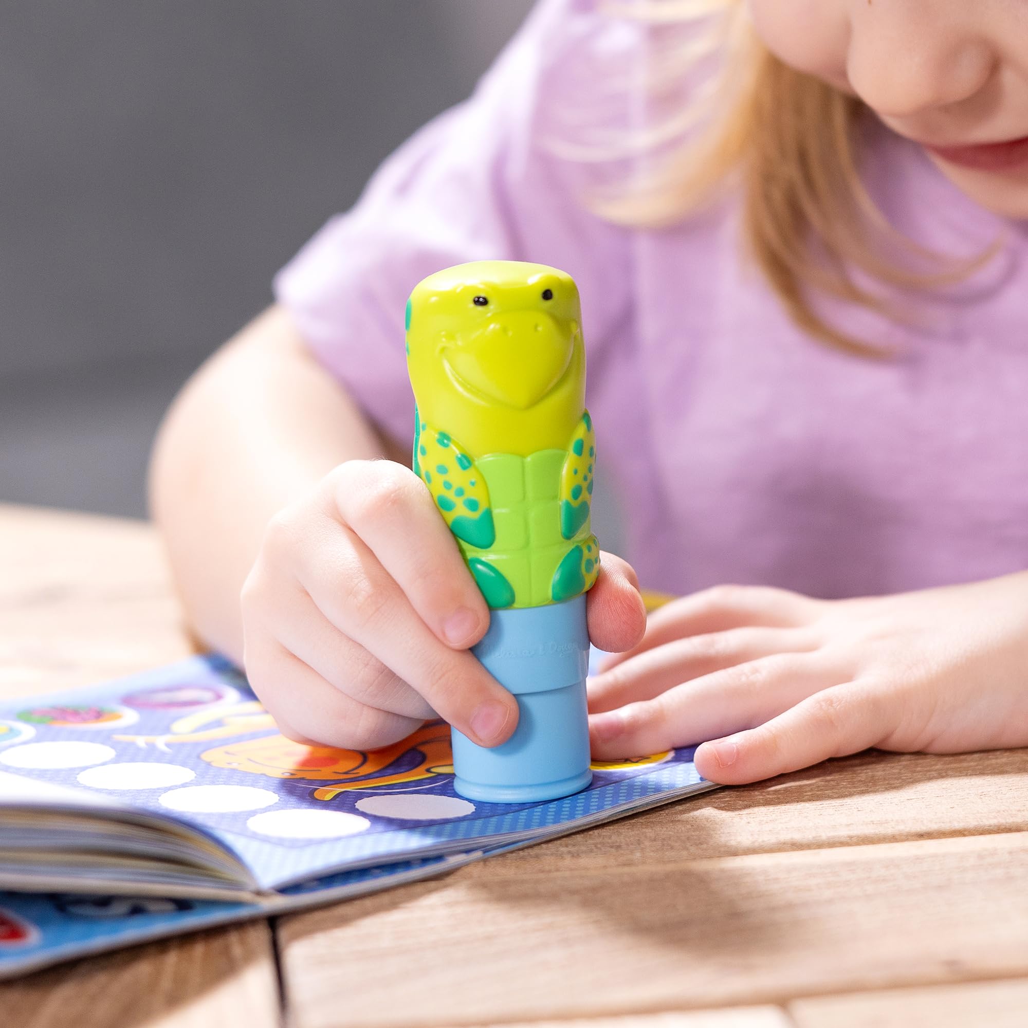 Melissa & Doug Sticker Wow!™ 24-Page Activity Pad and Sticker Stamper, 300 Stickers, Arts and Crafts Fidget Toy Collectible Character – Sea Turtle - for Kids Ages 3+ - FSC Certified
