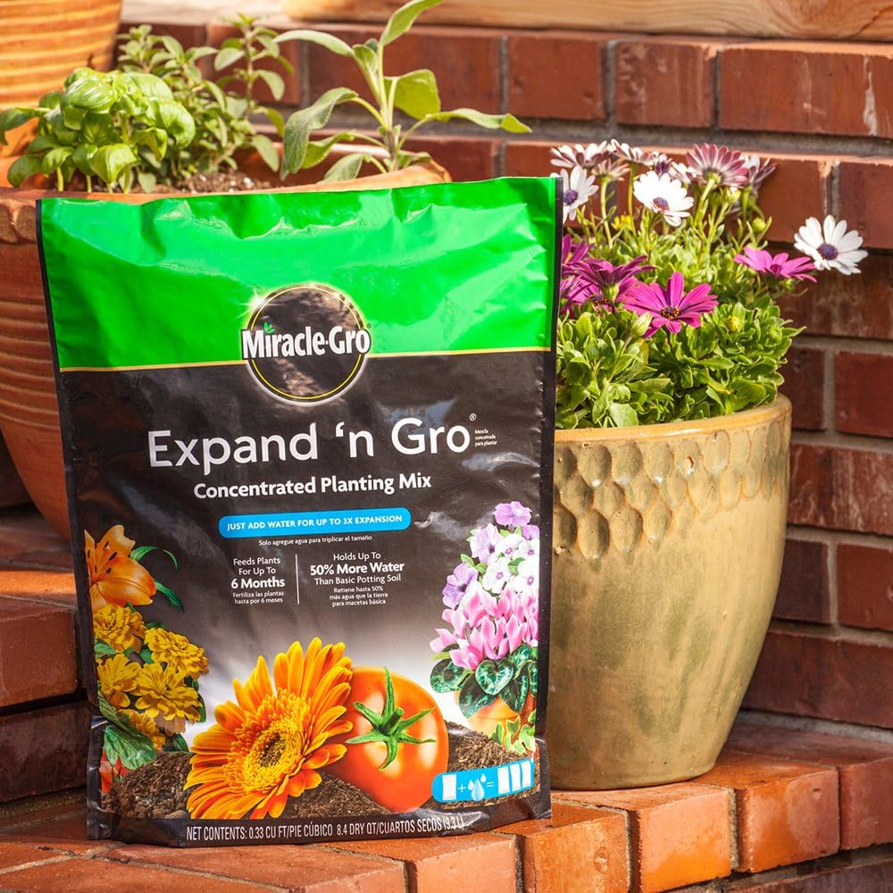 Miracle-Gro Expand 'n Gro Concentrated Planting Mix 0.33 Cu Ft : Garden & Outdoor