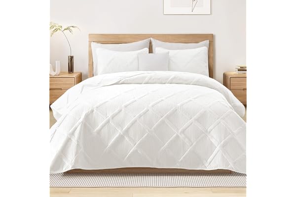 Exclusivo Mezcla Quilts Queen Size - White Quilt Set Bedspread with 2 Pillow Shams, Modern Bedding Set with Striped Pattern,