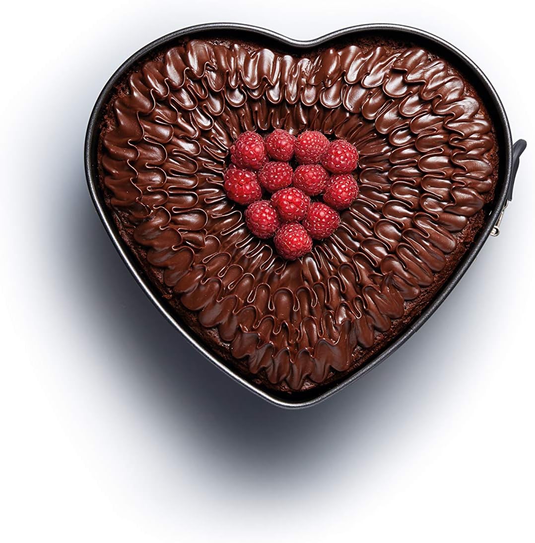 MasterClass 22.5 cm Heart Shaped Cake Tin with Loose Base, Springform Clasp & PFOA Non Stick Coating - Image 3