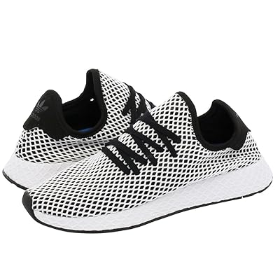 deerupt runner white and black