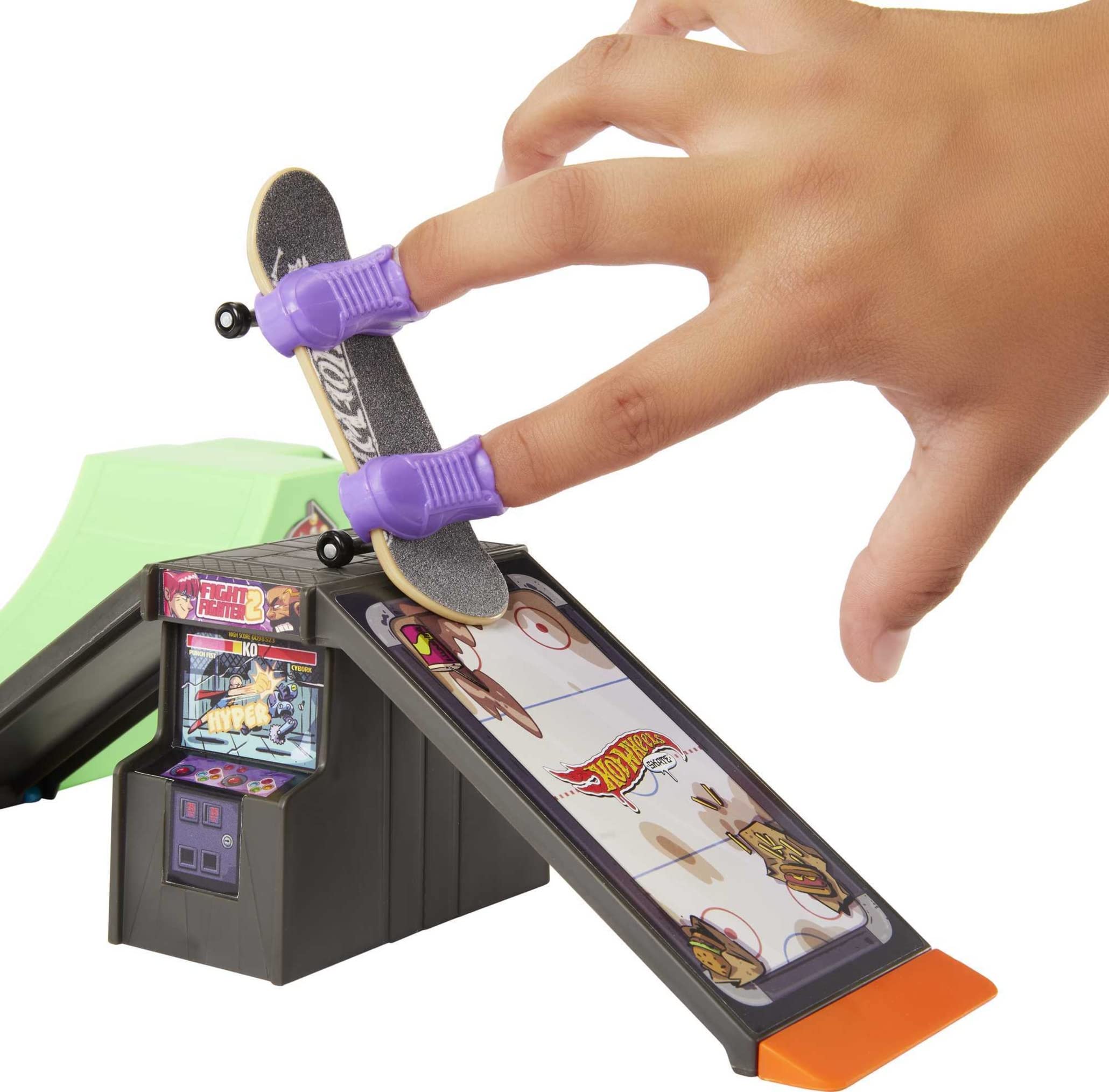 Hot Wheels Skate Arcade Skatepark Playset, Includes Exclusive Tony Hawk-Designed Fingerboard and 1 Pair of Removable Skate Shoes for Kids