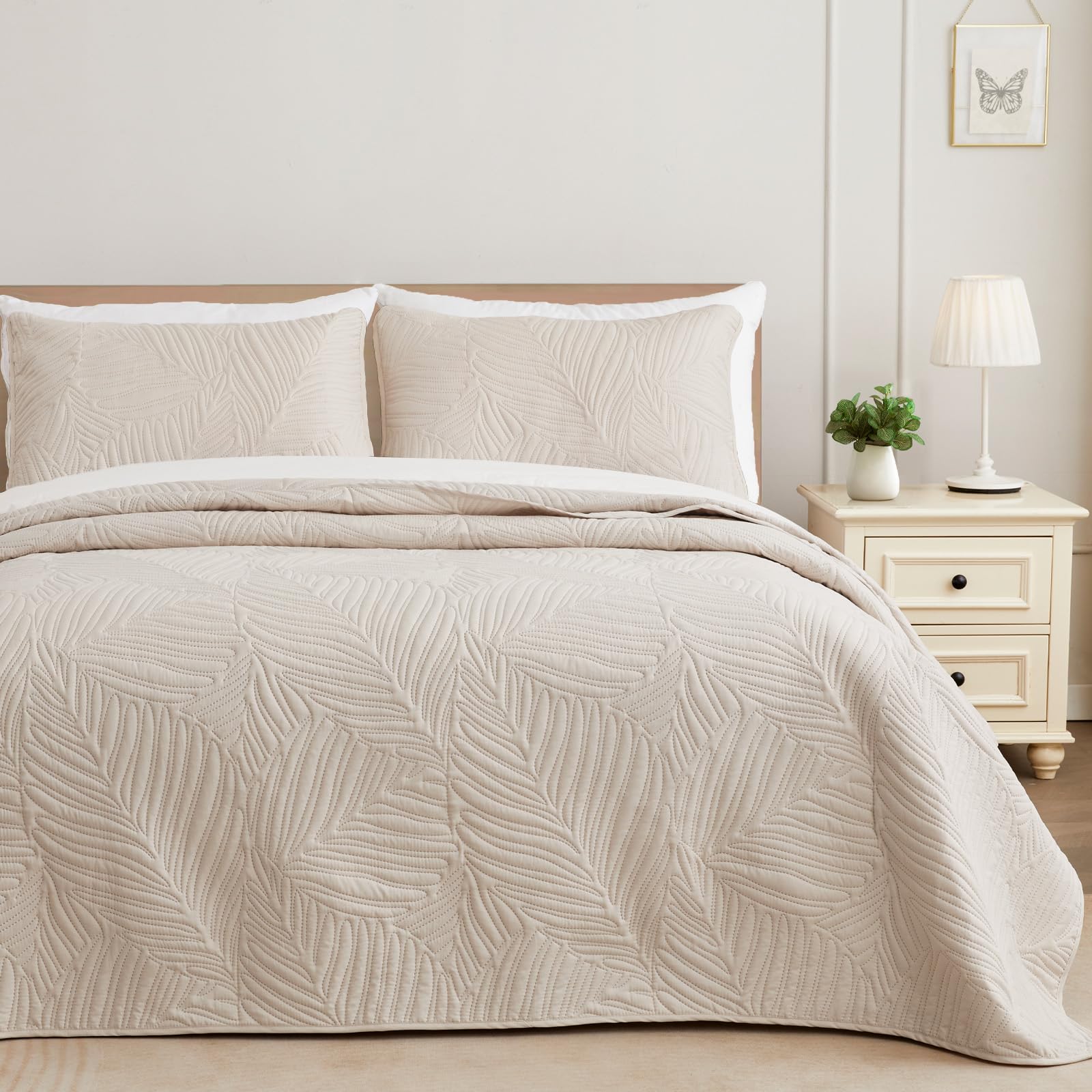 Photo 1 of Exclusivo Mezcla Queen Quilt Bedding Set, Lightweight Brich Beige Quilts Queen Full Size for All Seasons, Soft Microfiber Bedspreads Coverlets Bed Cover with Leaf Pattern, 3 Piece