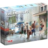 ICM 35905 Plastic Figure Model Kit Chernobyl#5. Extraction (2 Adults, 2 Children and Luggage) - Scale 1:35