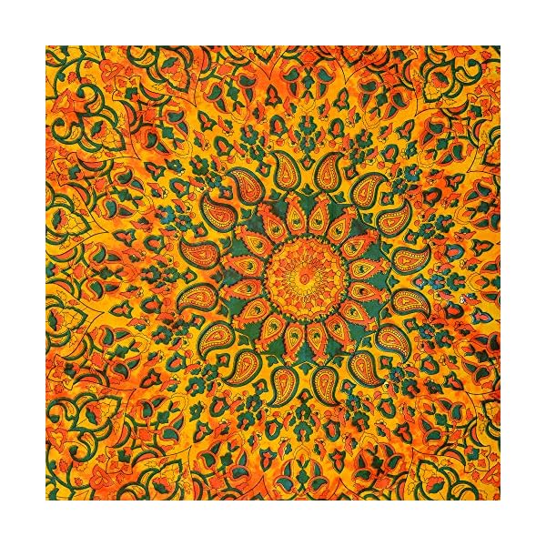 Future Handmade - Tapiz bohemio y psicodélico de pared con un diseño de mandala de estilo indio de la luna y del sol… | DeHippies.com
