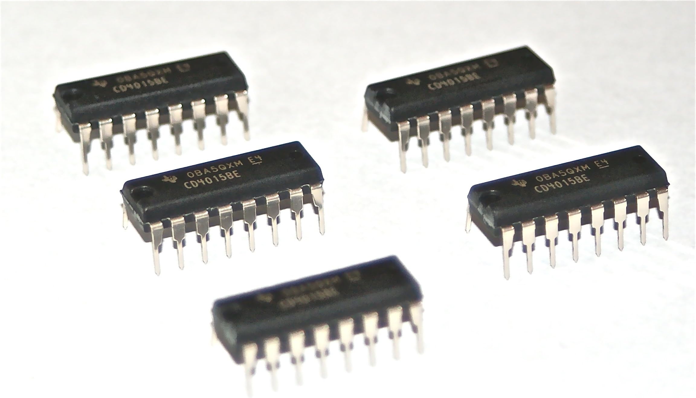4520 Integrated Circuit CMOS Logic - Pack 5 - Dual in Line Package 16 Pin