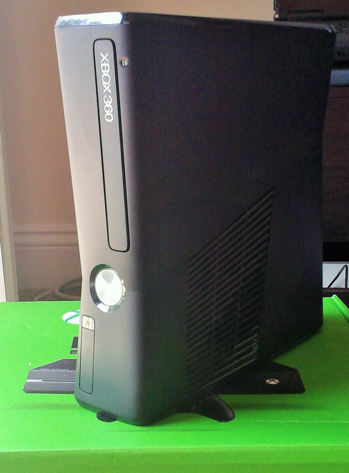 Microsoft Xbox 360 S 250GB System Kinect Bundle