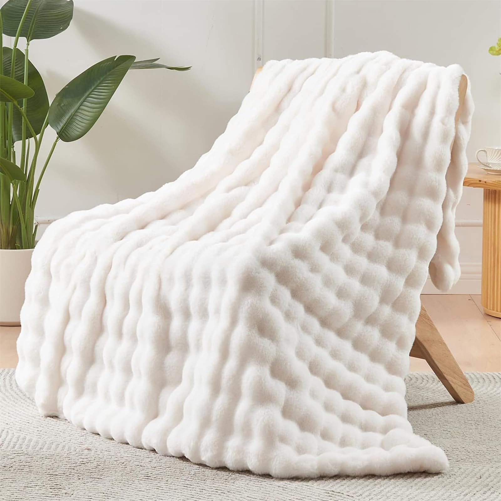 LINGKY Faux Rabbit Fur Throw Blanket, Reversible Fuzzy Warm Cozy Large Fluffy Blanket for Bed Sofa Couch Home Decor, 100x160cm, Cream White